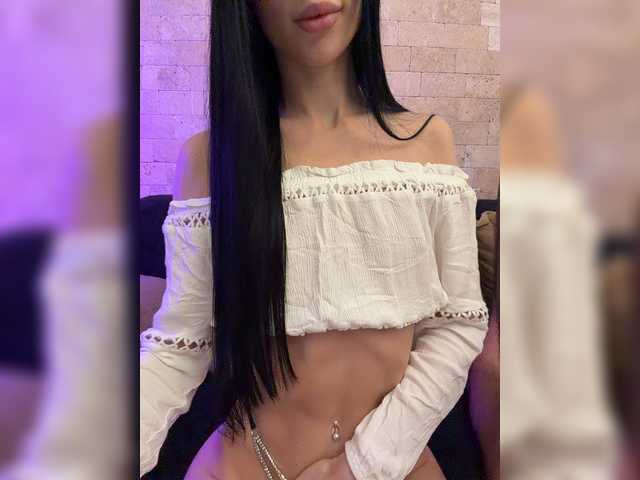 le modèle OhHoney est en webcam porno dans un show sur le site bongacams, il possède les tags suivants: White/Caucasian,Brunette,Shaved