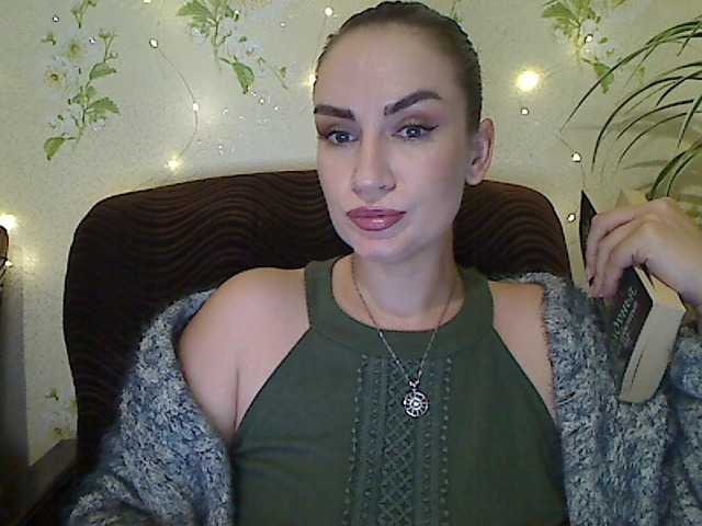 le modèle SerafimaArt est en webcam porno dans un show sur le site bongacams, il possède les tags suivants: White/Caucasian,Brunette,Shaved