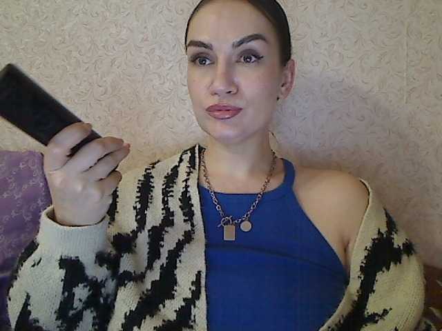 le modèle SerafimaArt est en webcam porno dans un show sur le site bongacams, il possède les tags suivants: White/Caucasian,Brunette,Shaved
