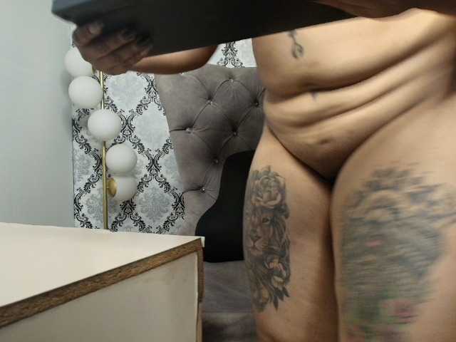 celeste04 live cam on BongaCams