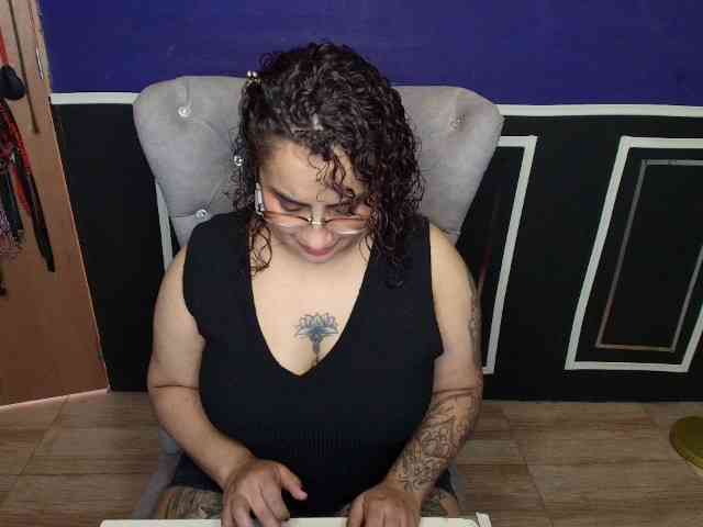 celestte_bdsm's live room