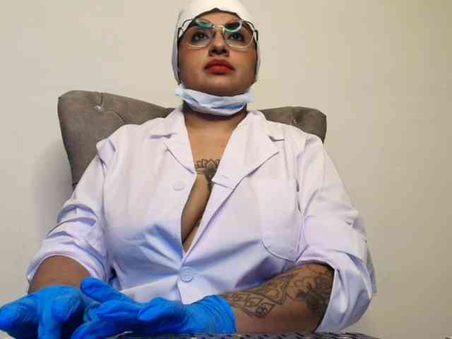 celestte_bdsm's live room