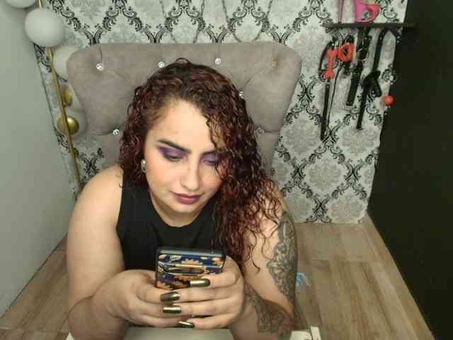 celestte_bdsm's live room