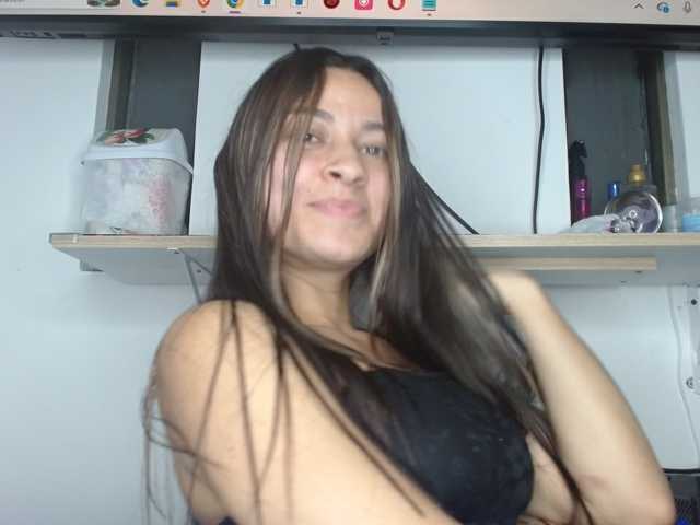meli-jones69 live cam on BongaCams
