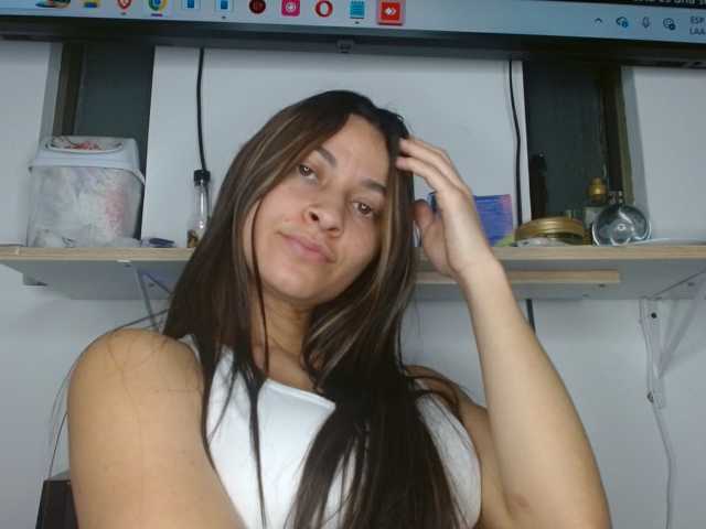 meli-jones69 live cam on BongaCams