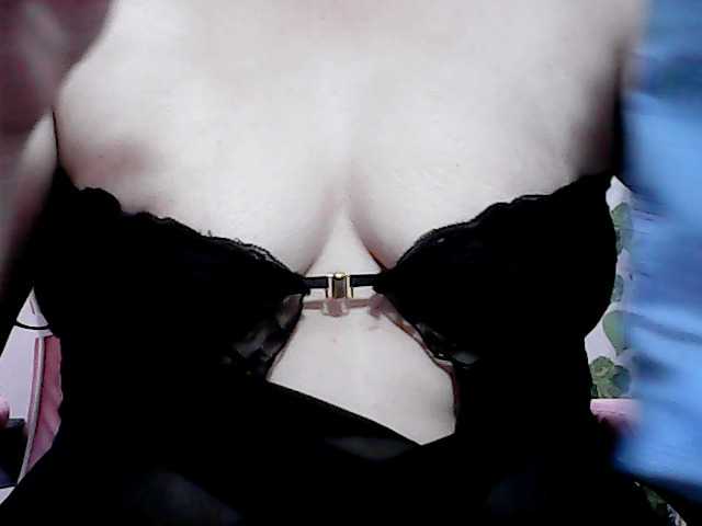 MoanFormebb live cam on BongaCams