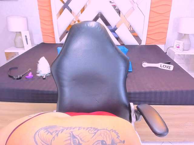 LauraRiley live cam on BongaCams