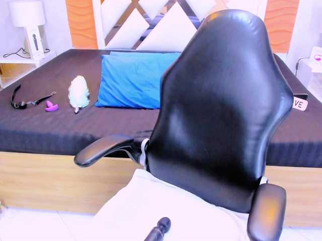 LauraRiley's BongaCams show and profile