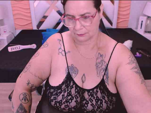 LauraRiley webcam