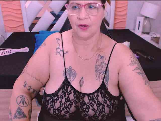 LauraRiley webcam
