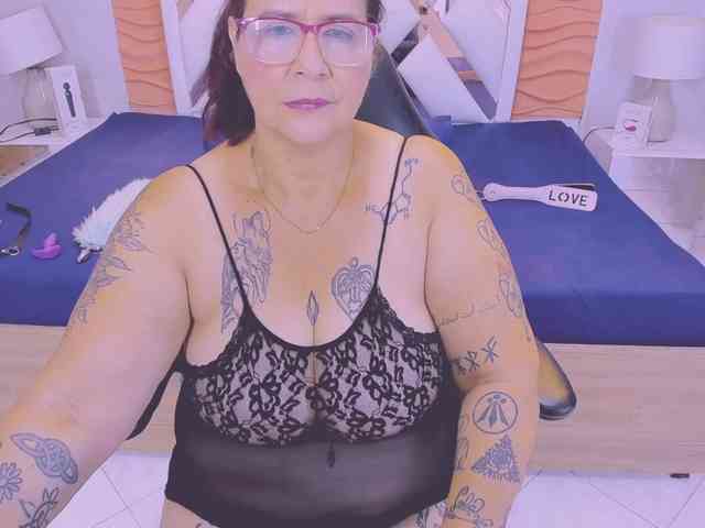 LauraRiley webcam