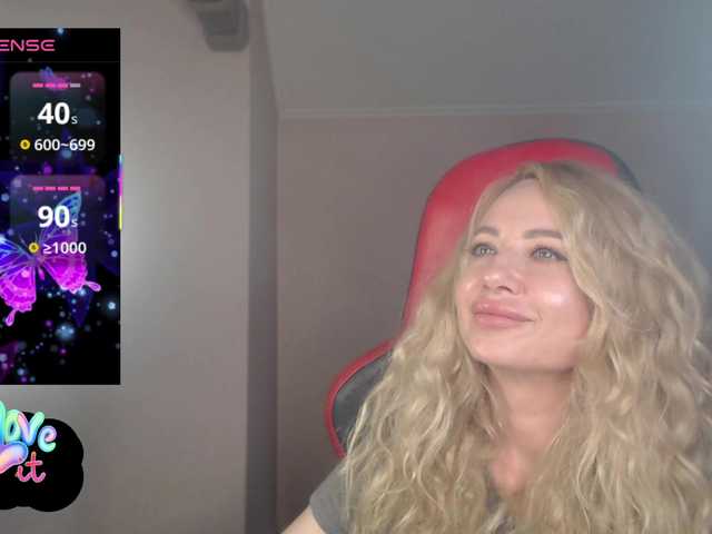 le modèle -Cinamonn- est en webcam porno dans un show sur le site bongacams, il possède les tags suivants: White/Caucasian,Blonde,Shaved