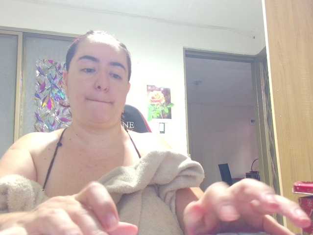 rosahills live cam on BongaCams