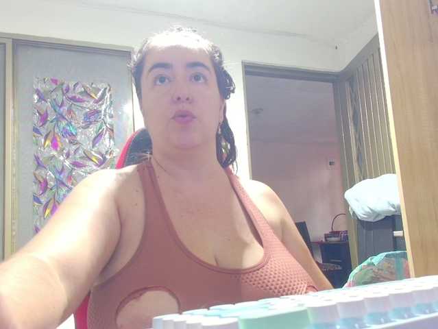rosahills, en directo ahora en BongaCams