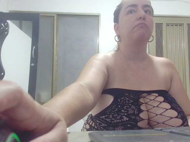 rosahills live cam on BongaCams
