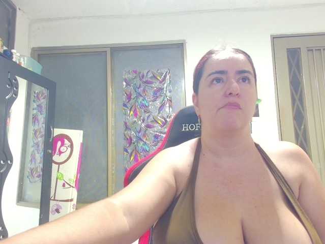 rosahills live cam on BongaCams