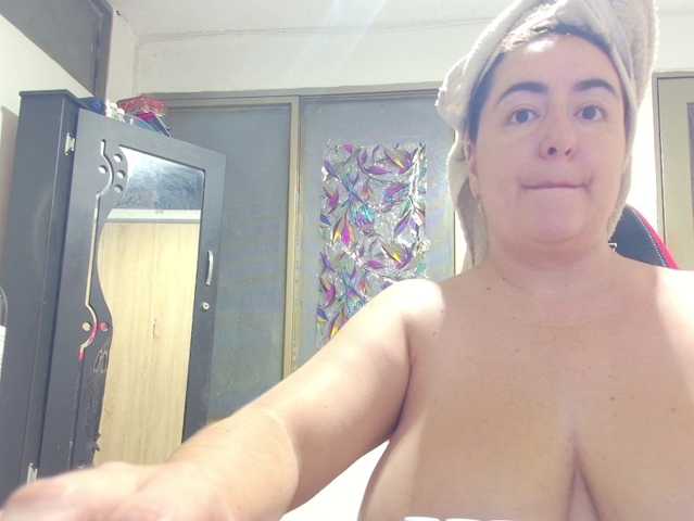 rosahills live cam on BongaCams