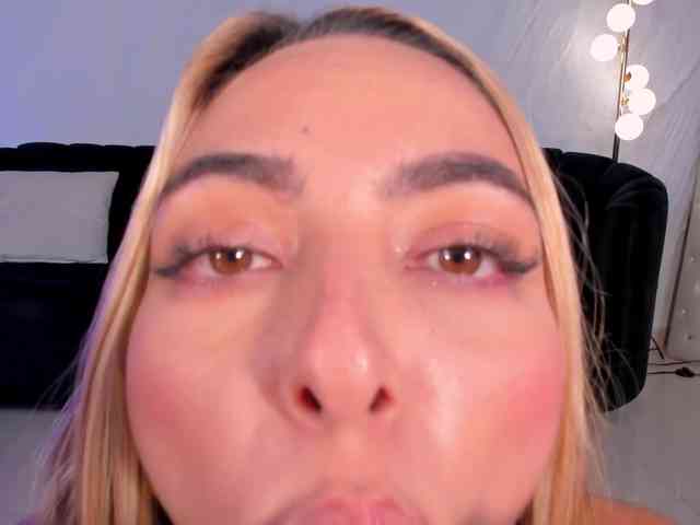MelissaMoore webcam