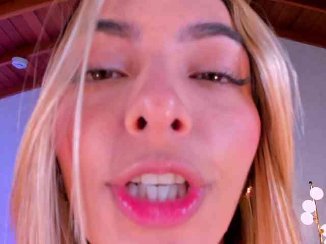 MelissaMoore webcam