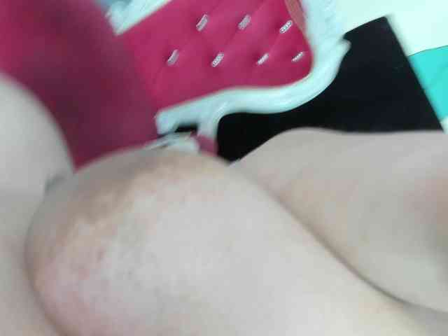 AlondraZaens webcam