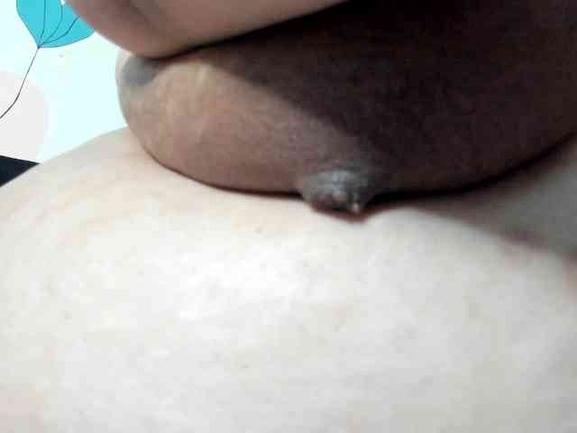 AlondraZaens webcam