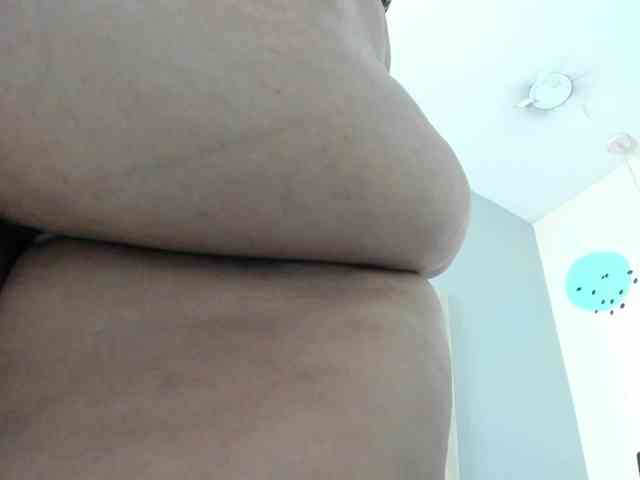 AlondraZaens webcam