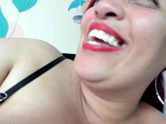 AlondraZaens webcam