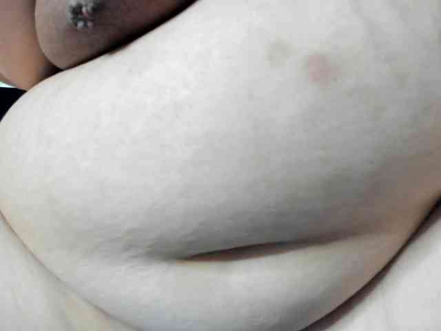 AlondraZaens webcam