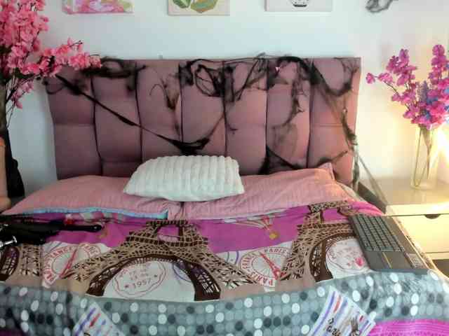 AlondraZaens webcam