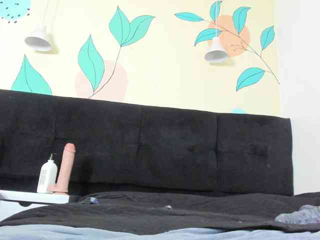 AlondraZaens webcam