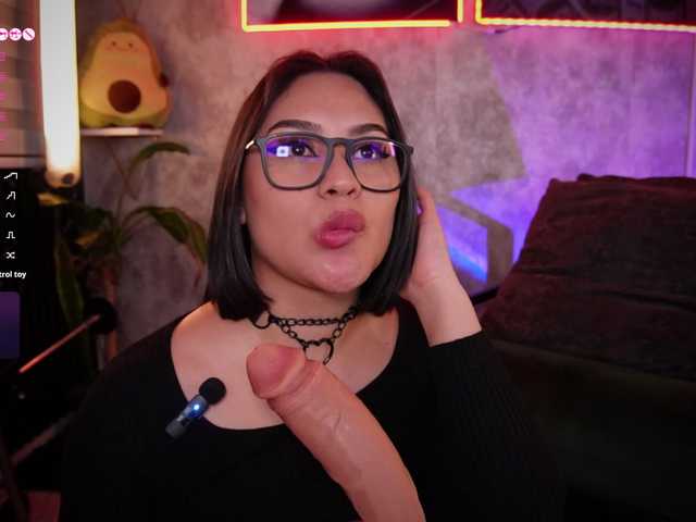 le modèle AdaKolex est en webcam porno dans un show sur le site bongacams, il possède les tags suivants: Latino/Hispanic,Brunette,Shaved