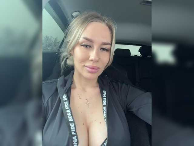 Lovensesgirl, live now on BongaCams