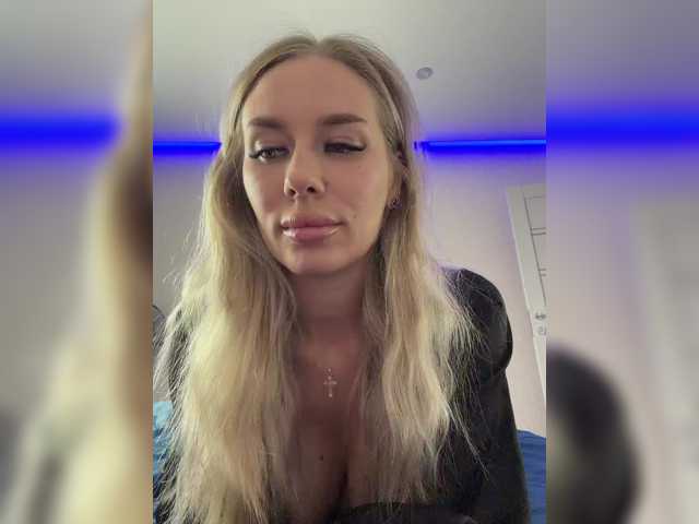 Lovensesgirl live cam