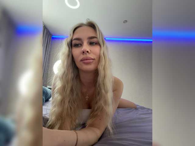 le modèle -Lovensesgirl- est en webcam porno dans un show sur le site bongacams, il possède les tags suivants: White/Caucasian,Blonde,Shaved