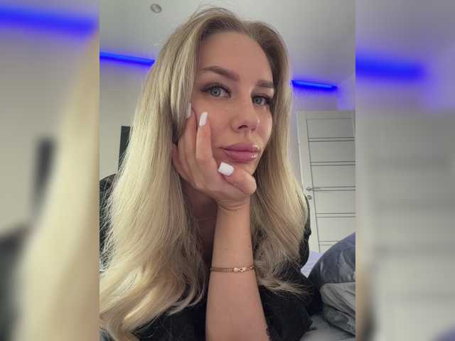 Lovensesgirl, live now on BongaCams