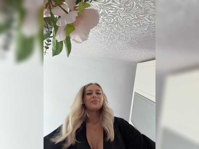 Lovensesgirl live webcam show