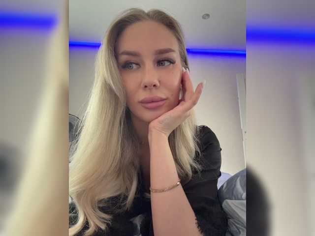 Lovensesgirl, live now on BongaCams