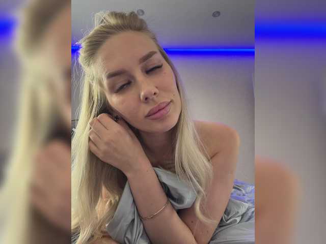 Lovensesgirl, live now on BongaCams