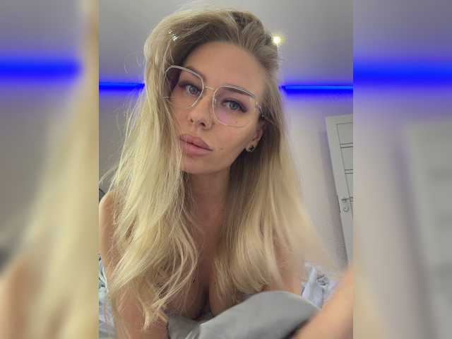 Lovensesgirl, live now on BongaCams