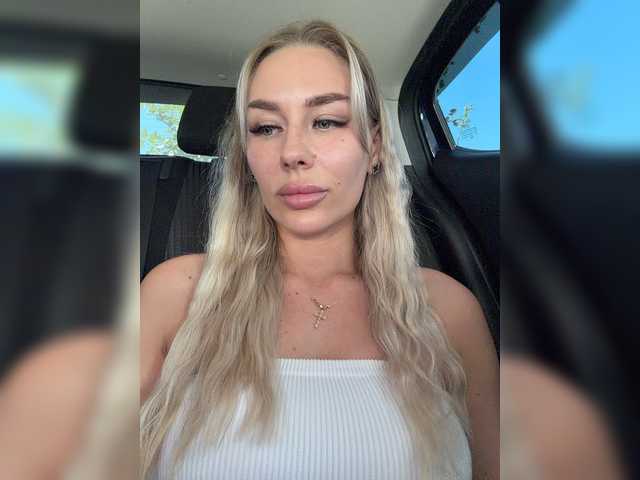 le modèle -Lovensesgirl- est en webcam porno dans un show sur le site bongacams, il possède les tags suivants: White/Caucasian,Blonde,Shaved
