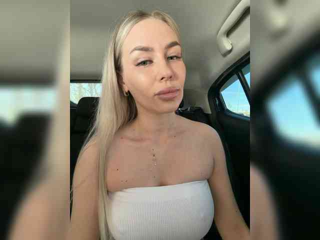 यह मॉडल अभी लाइव है. Lovensesgirl