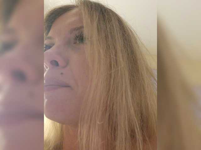Darina24 live cam on BongaCams