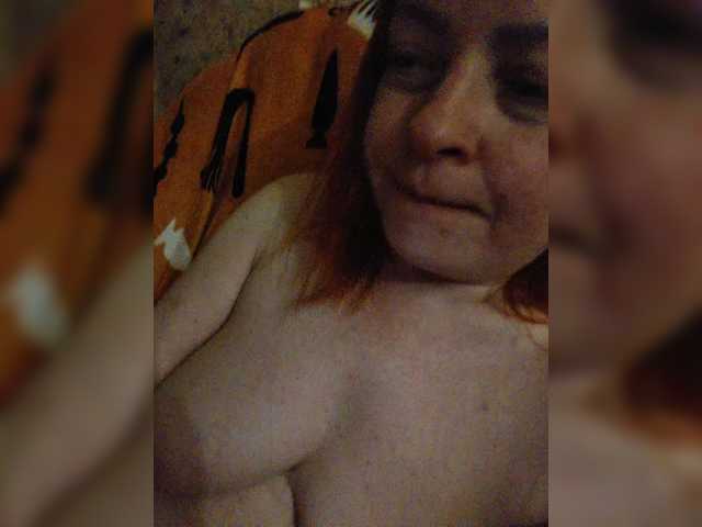 Dinochka38 live cam on BongaCams
