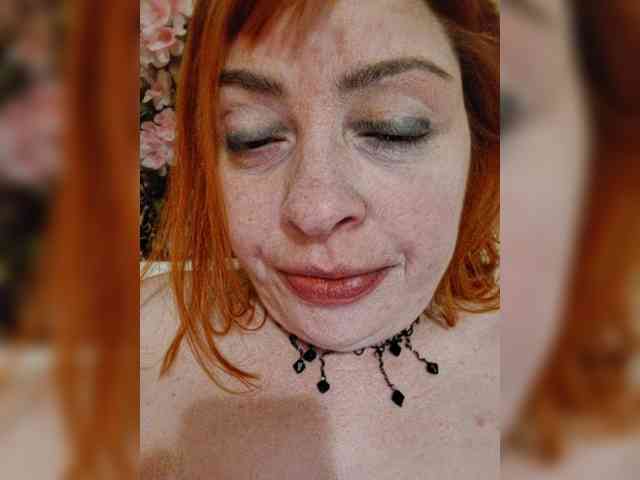 Dinochka38 webcam