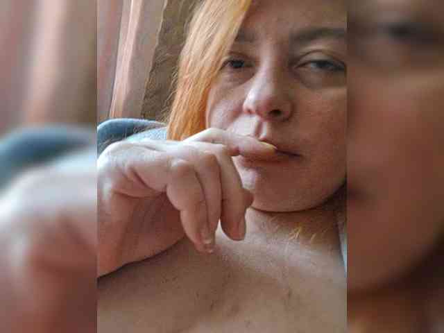 Dinochka38 webcam