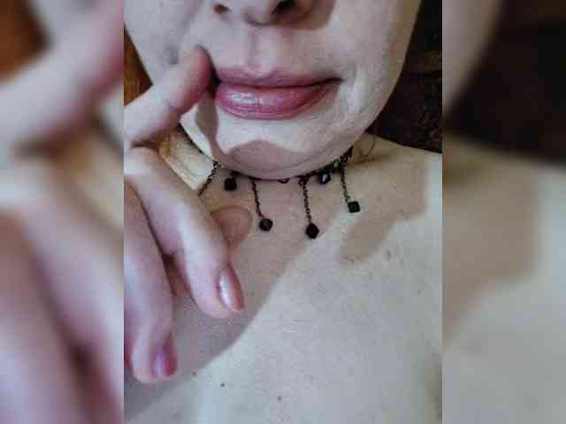 Dinochka38 webcam
