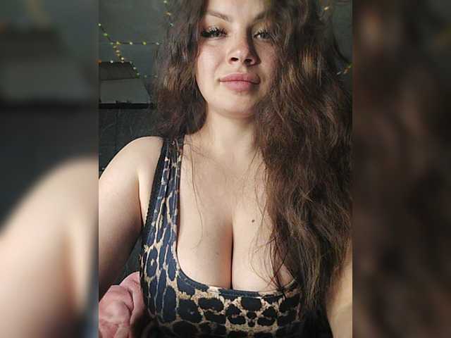 le modèle Sweet-Candy88 est en webcam porno dans un show sur le site bongacams, il possède les tags suivants: White/Caucasian,Brunette,Shaved
