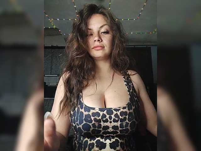 le modèle Sweet-Candy88 est en webcam porno dans un show sur le site bongacams, il possède les tags suivants: White/Caucasian,Brunette,Shaved