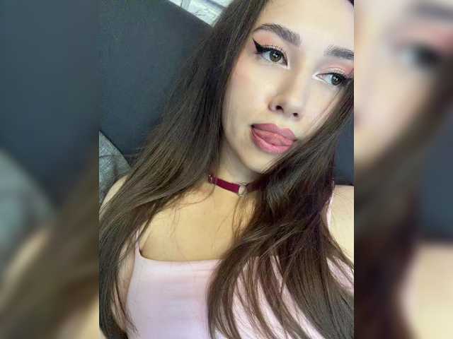 Jade8887 live cam on BongaCams
