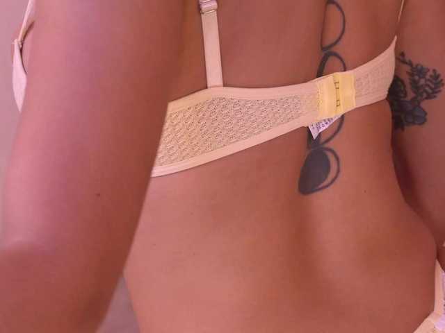 AbellaCroft live cam on BongaCams